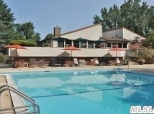 5 Aerie Ct, Manhasset, NY 11030