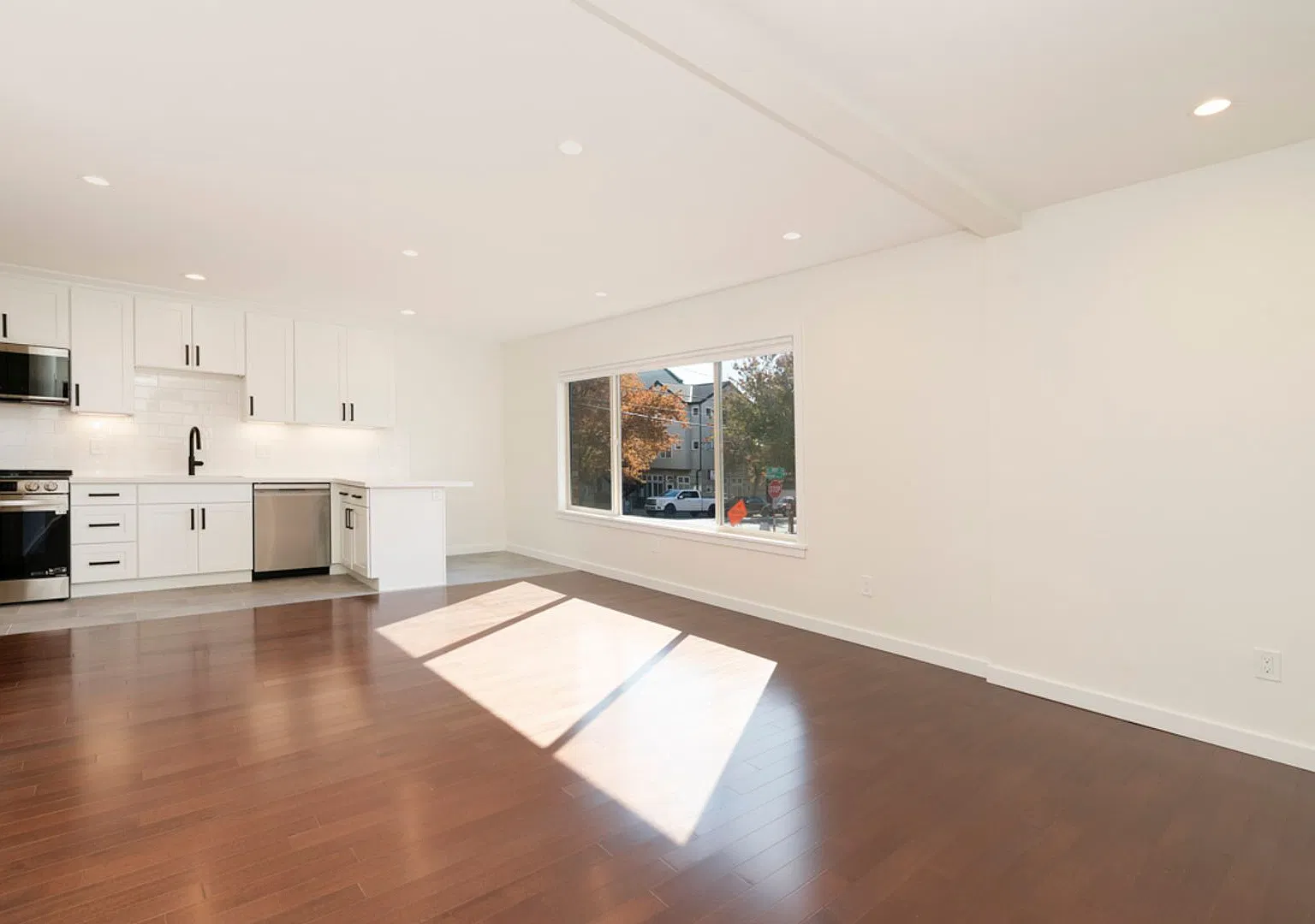 Brand New Remodel Spacious 3BR/2BA Residence High Ceilings with A/C in Heart of Fremont — Photo 3