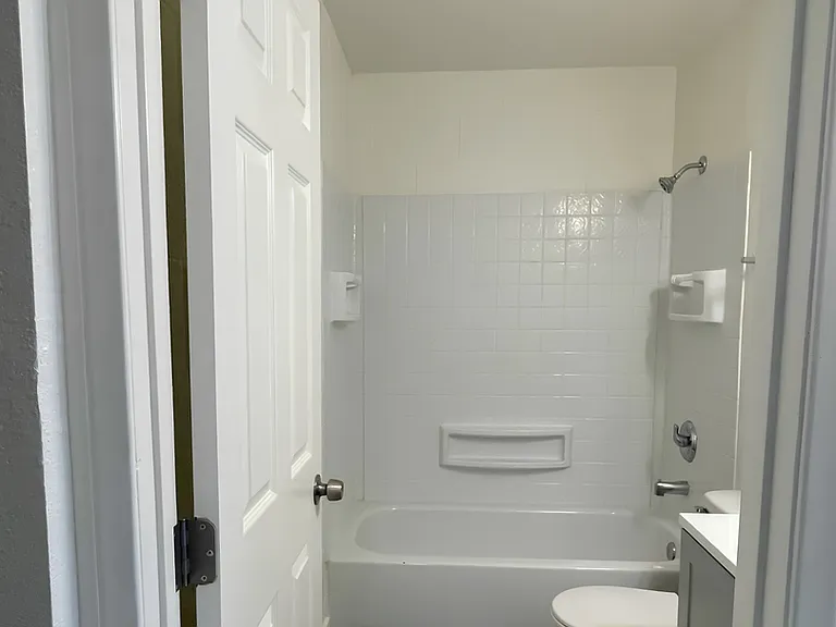 2109 N Daley St — Photo 7