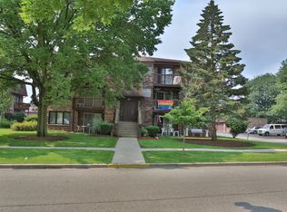 207 Uteg St APT 303, Crystal Lake, IL 60014
