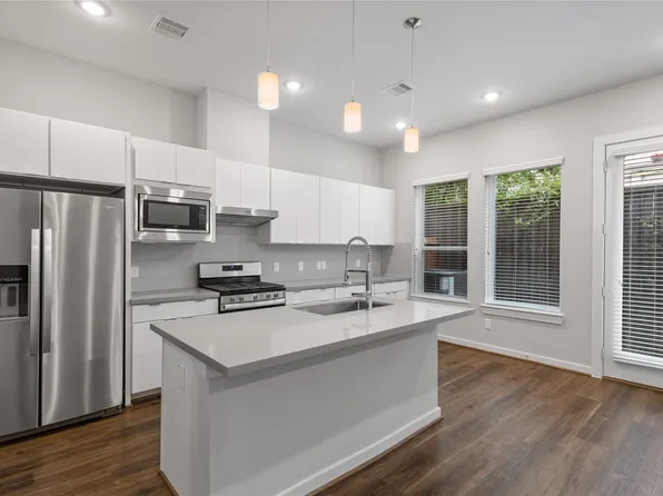 606 Thornton Rd #A, Houston, TX 77018