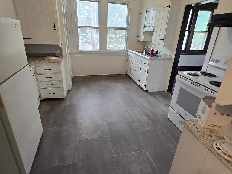 231 Thomson Ave — Photo 6