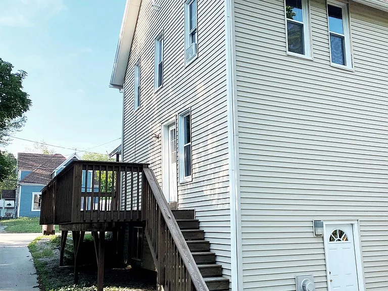 539 Crooks St — Photo 3