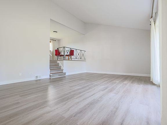 5th image of 1601 N Rosetree Ln