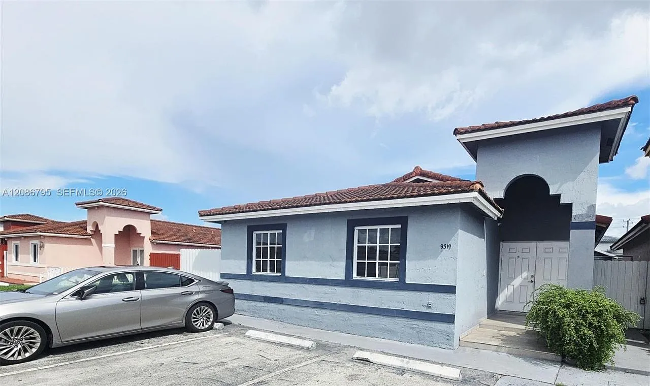 3 bed, 2.0 bath, 1240 sqft, $3,250 — Photo 1