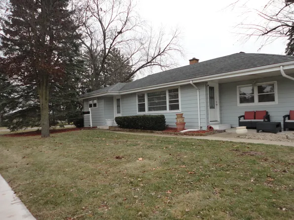 251 E Plymouth St, Villa Park, IL 60181