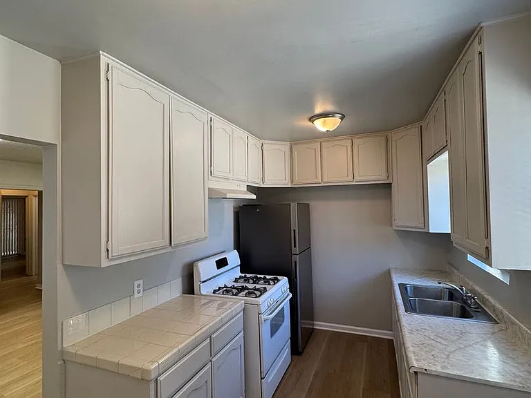 11421 S Normandie Ave — Photo 5