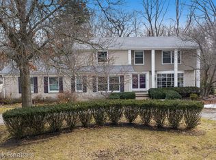 31900 Robinhood Dr, Beverly Hills, MI