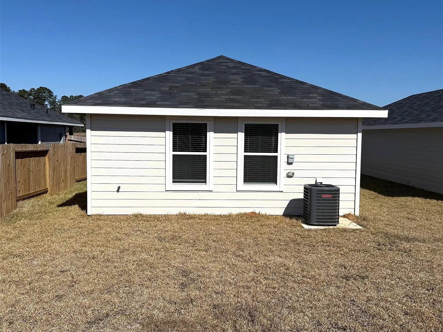 3 bed, 2.0 bath, 1023 sqft, $1,395 — Photo 2