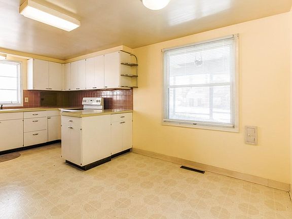 4th image of 282 Bartley Ave