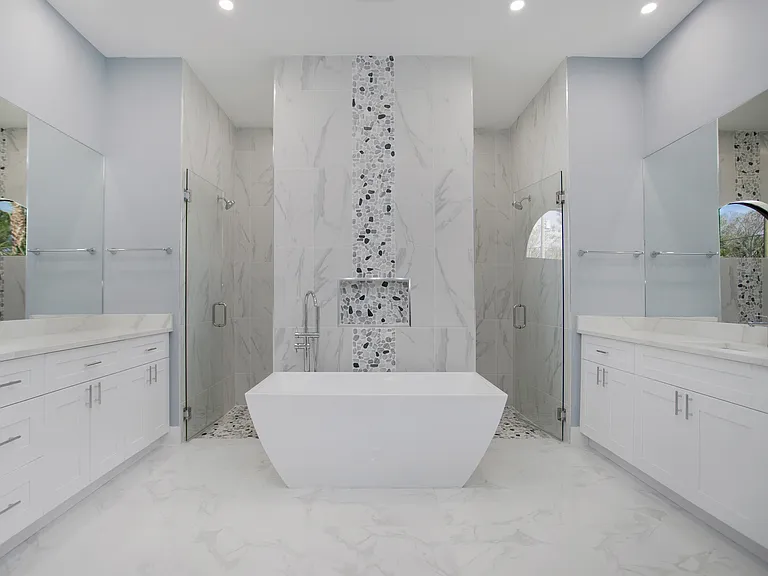 master bathroom en suite