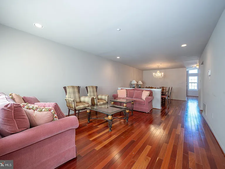 234 Lookout Pl — Photo 2