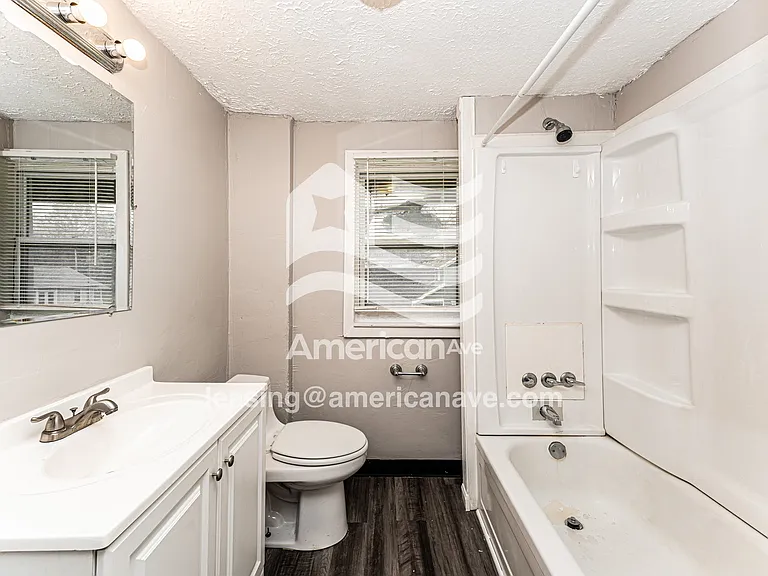 1383805_010_main_bathroom_11.jpg