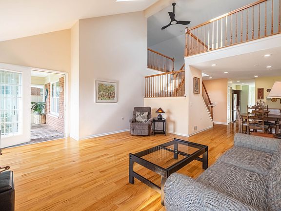 3rd image of 1467 N Luther Ln
