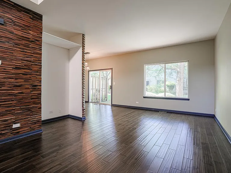 983 Parkhill Cir #983 — Photo 5