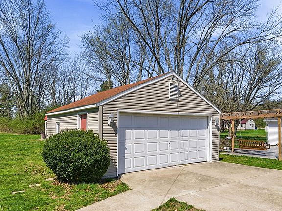 4th image of 2113 Smeltzer Rd