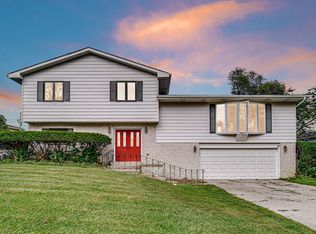 302 Omega Dr, Crown Pt, IN 46307