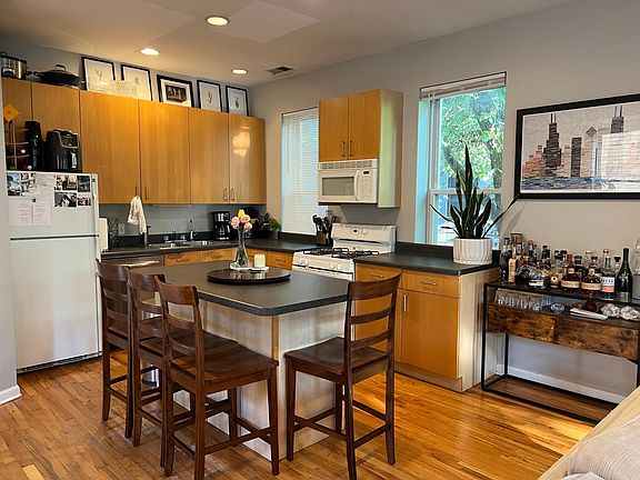 5th image of 2135 N Hoyne Ave APT 2