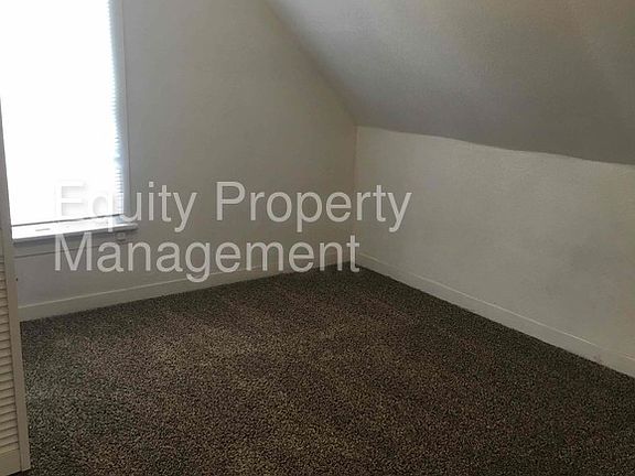 3rd image of 320 E Roosevelt Ave