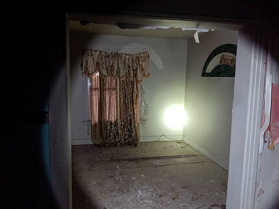 5th image of 328 Primrose Ave