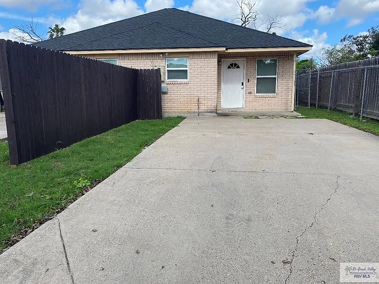 6831 Tallowood Cir — Photo 1