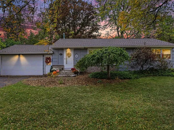 240 Willowcrest Dr, Rochester, NY 14618