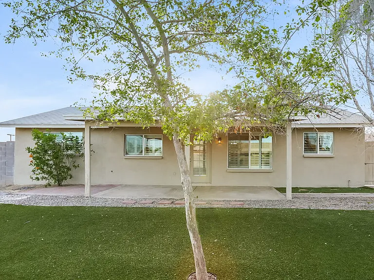 8402 S 15th Way — Photo 16