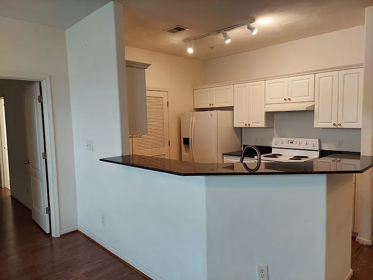 1061 Grand Oak Ln — Photo 4