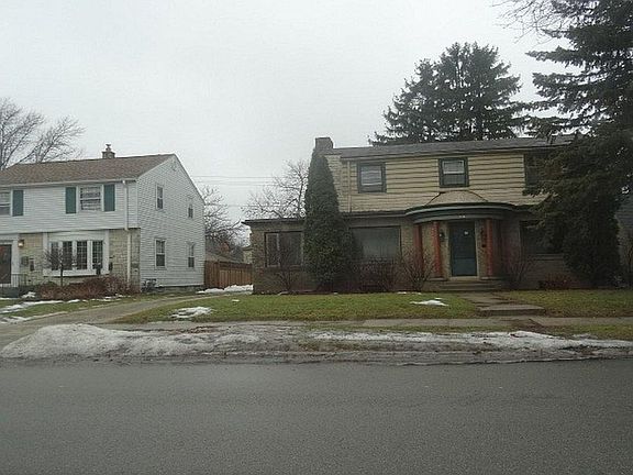 3rd image of 5815 N Shoreland Ave