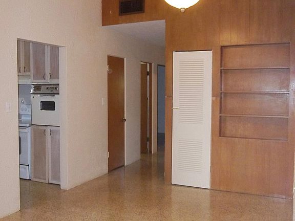 3rd image of 1304 50th Avenue Dr W