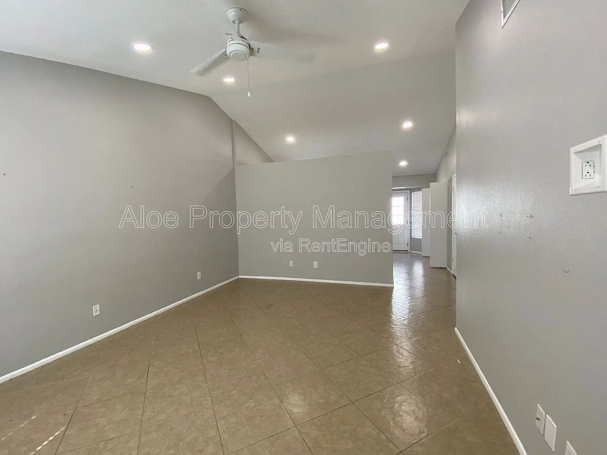 Building Photo - 1055 N Recker Rd