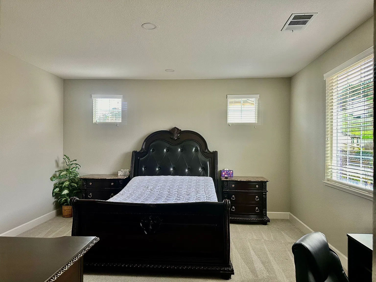 4 bed, 2750 sqft, $1,600 — Photo 1