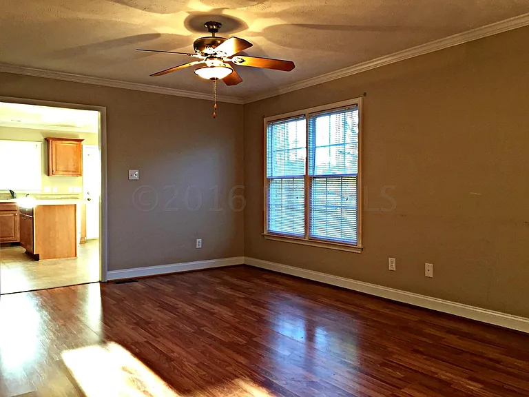 638 Amberdale West Cir — Photo 7