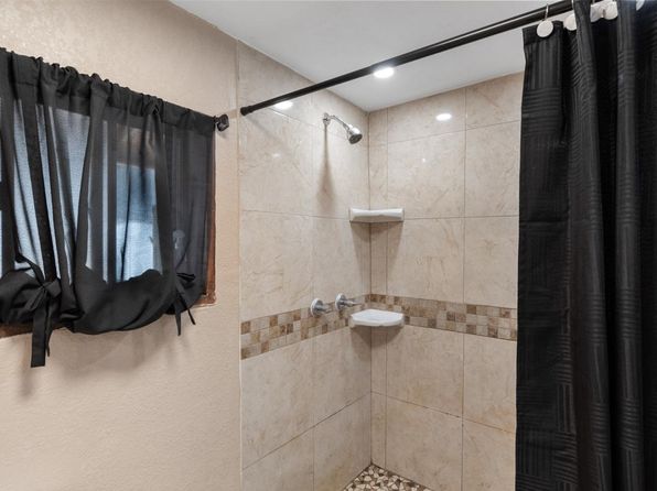 304 San Juan St, Del Rio, TX 78840