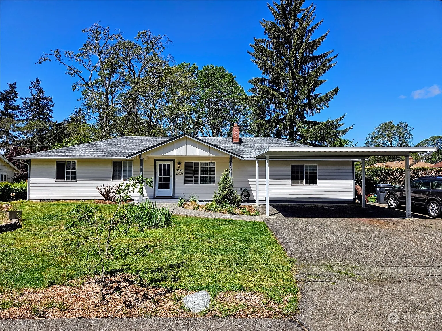 3909 Saint Francis Street SW photo 1