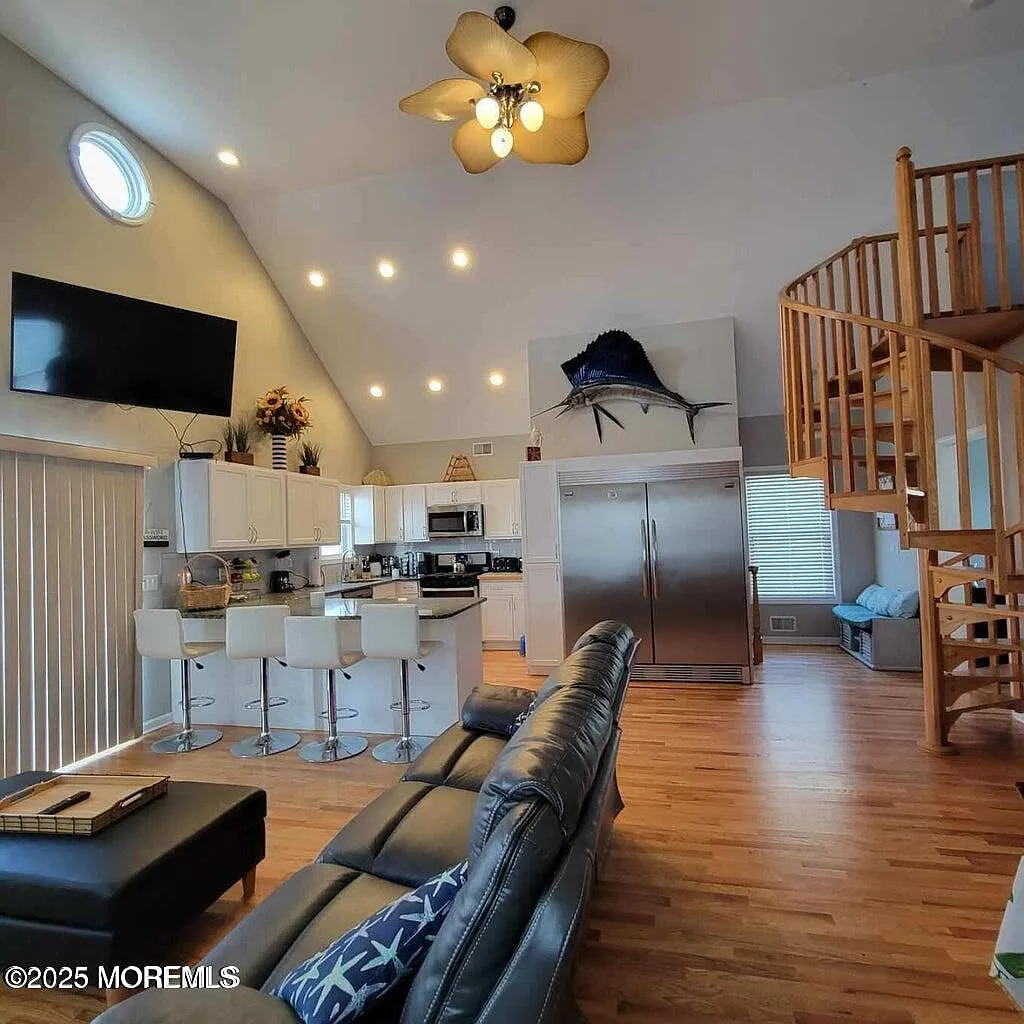 5 bed, 3.0 bath, 2080 sqft, $6,500 — Photo 3