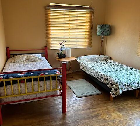 4th image of 2304 Beverly Way