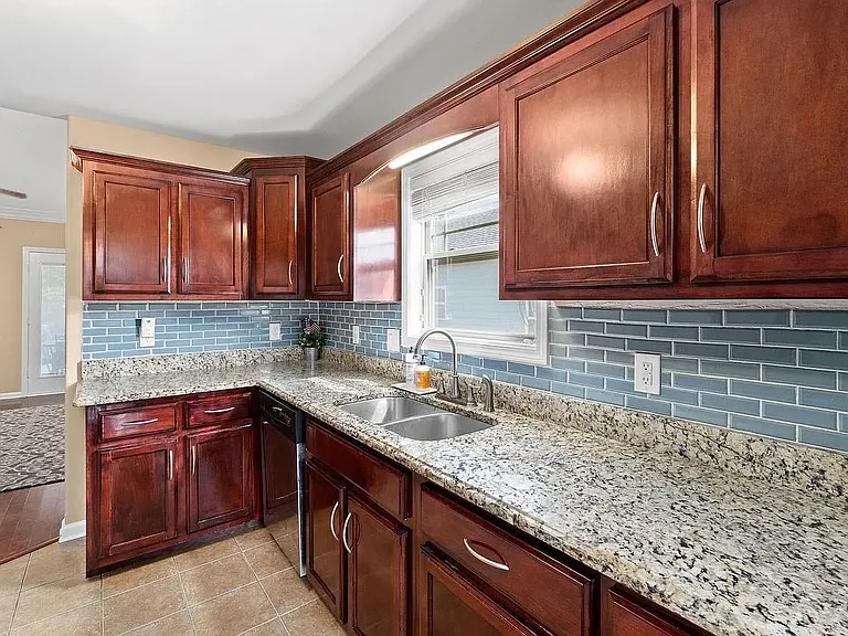 2231 Fairfax Dr — Photo 32