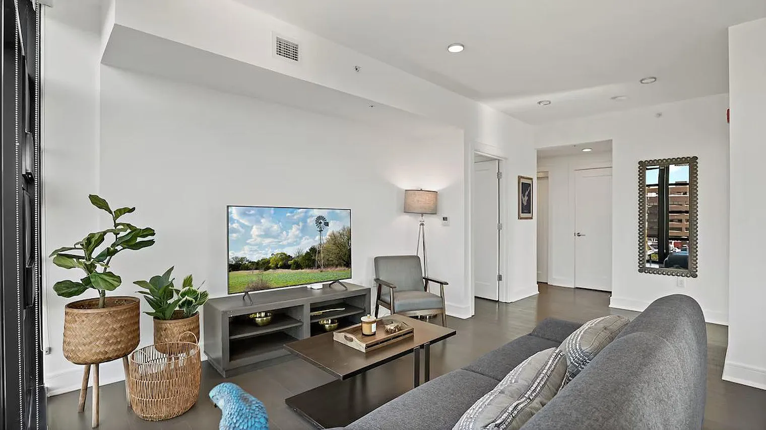 2 bed, 2.0 bath, $5,163 — Photo 2