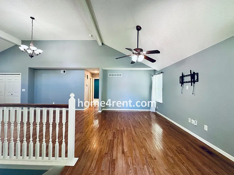 8601 England St — Photo 4