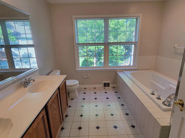 178 Queensbury Pl — Photo 9