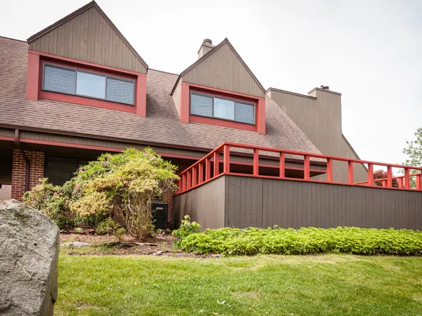 15 Montoya Dr, Branford, CT 06405