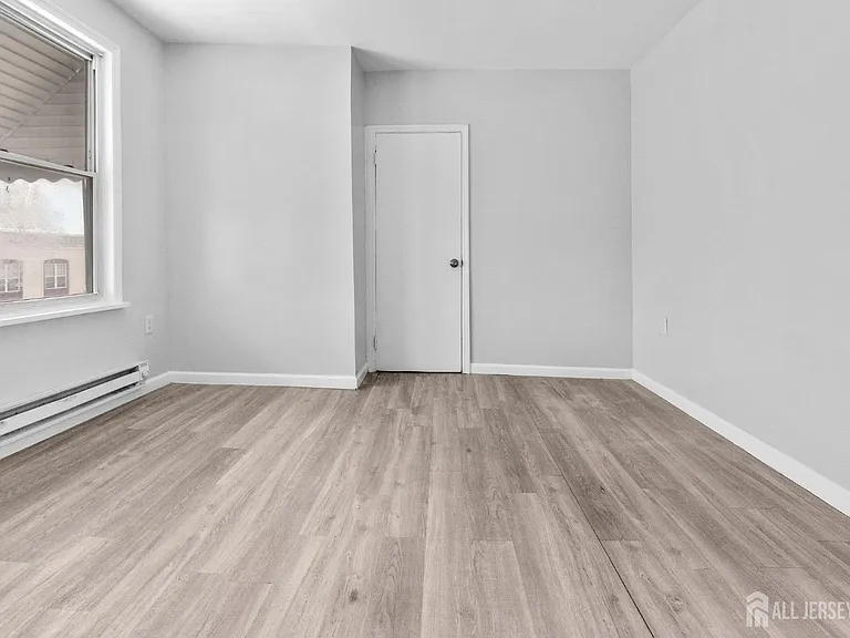 211 N 13th St #3 — Photo 3