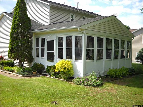 2nd image of 1014 Laural Ln