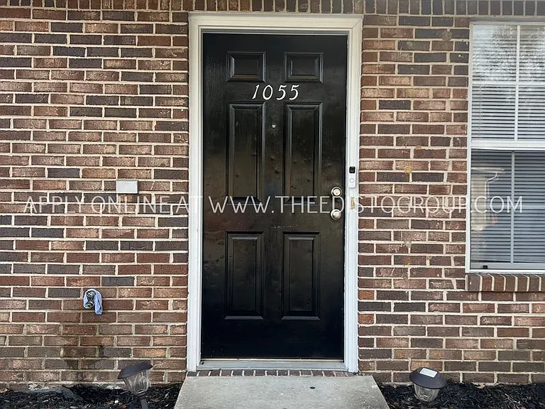 1031-1091 Fairfield St NE — Photo 2