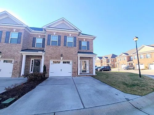 1136 Winsford Ln Photo 1
