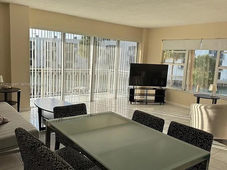 11111 Biscayne Blvd #2H — Photo 11