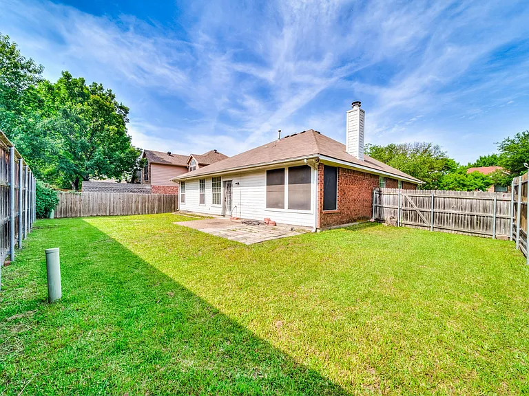 4618 Devonshire Dr — Photo 32