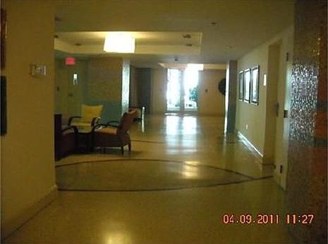 4th image of 3000 NE 188th St APT 307