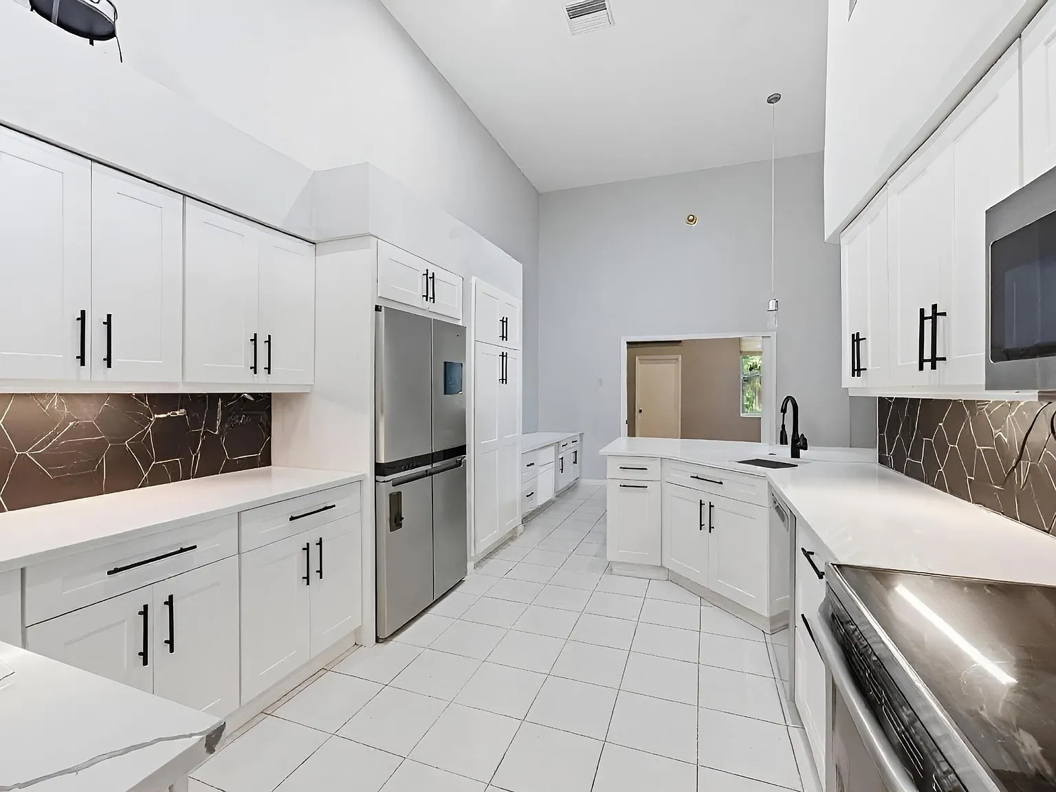 4 bed, 3.5 bath, 2495 sqft, $15,000 — Photo 2